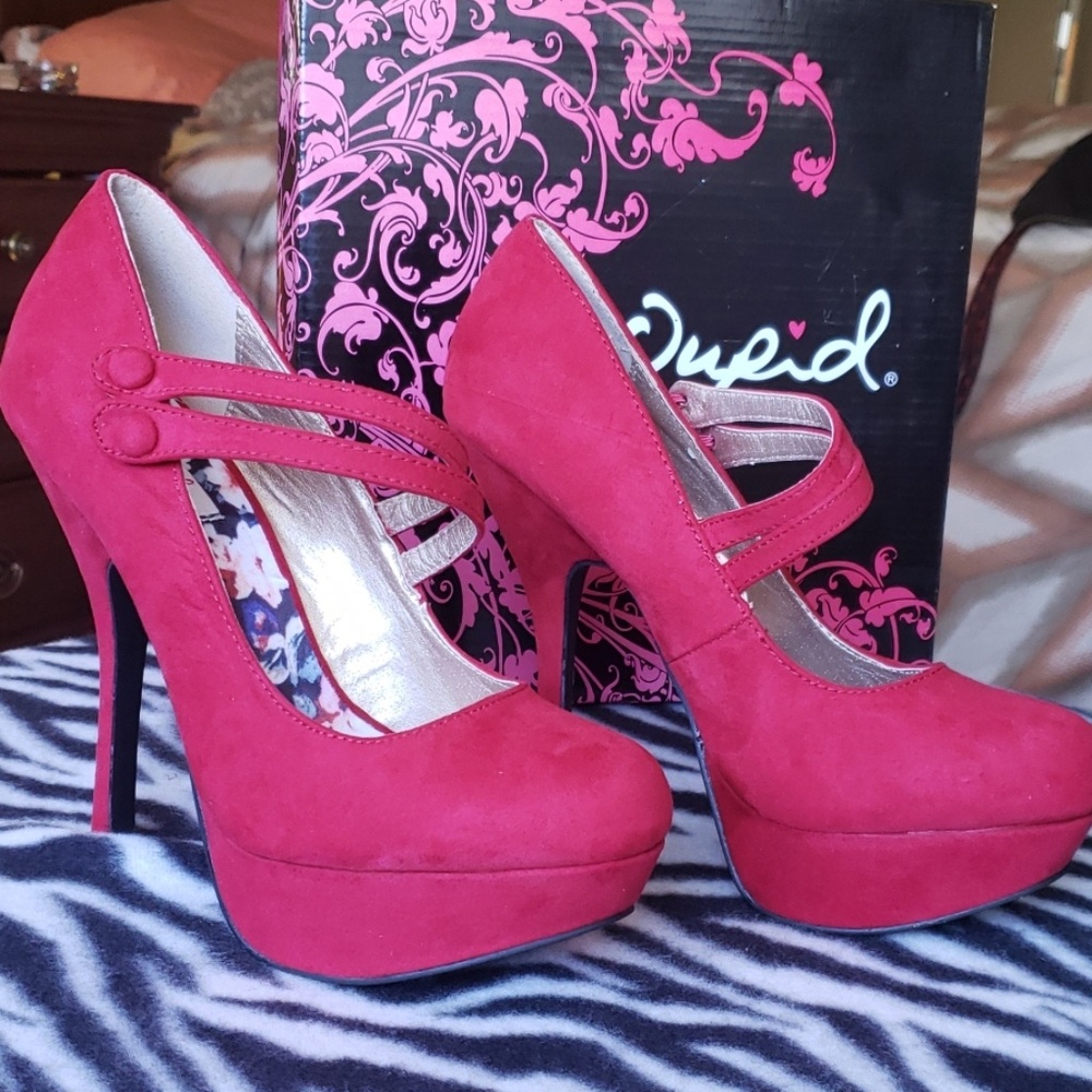 Qupid platform pumps